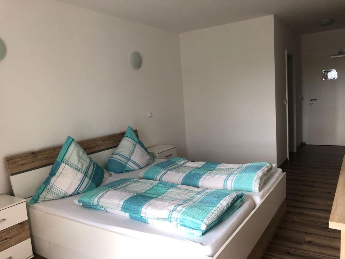 Stundenhotel Krieger Бюрен Экстерьер фото